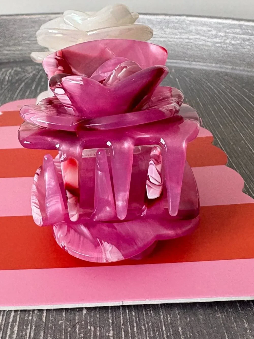 NWT - Sunday State Rose Petal Hair Claw Clips - Set of 2 -Marbled White and Pink